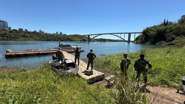 Suspeitos fogem e deixam 506 quilos de maconha na margem do Rio Paraná