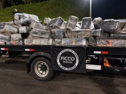 Caminhão com carga de sucata leva quase 3 toneladas de maconha na BR-277