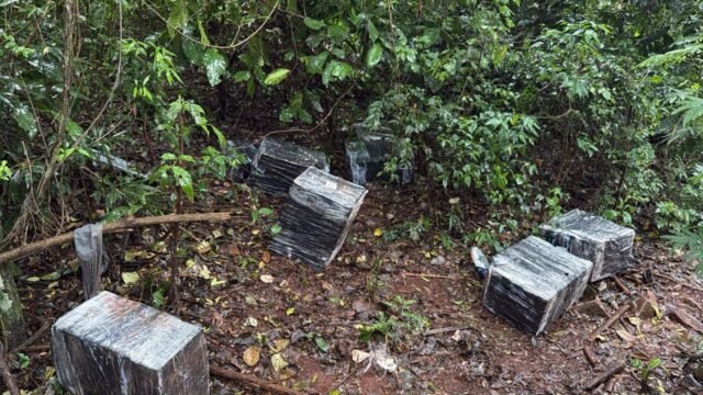 Barco do Paraguai deixa 520 quilos de maconha em trilha perto da Ponte da Integração