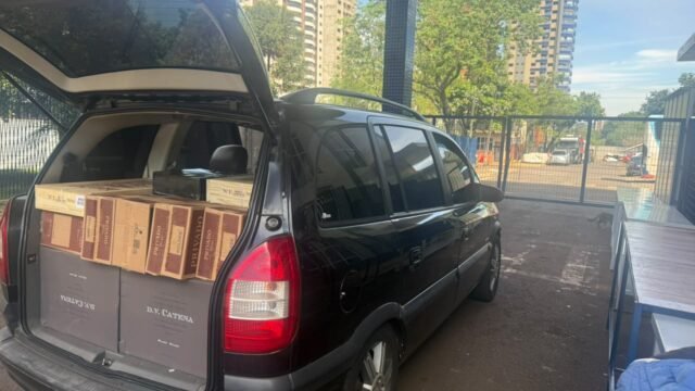 Veículo usa desvio para escapar da aduana e é flagrado com 300 garrafas de vinho argentino