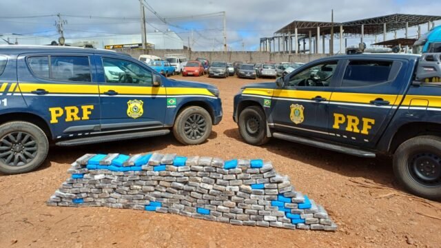 Motorista para no pedágio, some e deixa caminhão com 240 kg de cocaína nos pneus