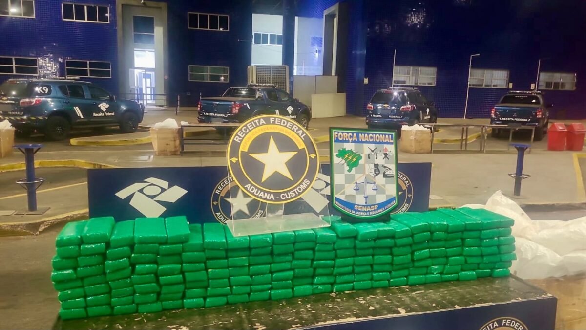 Motorista diz que receberia R$ 10 mil para levar 106,9 kg de maconha a Cascavel