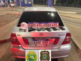 Quatro paraguaios são presos com carro de placa trocada e aparelho que liga veículo sem chave