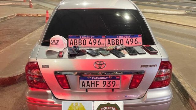 Quatro paraguaios são presos com carro de placa trocada e aparelho que liga veículo sem chave