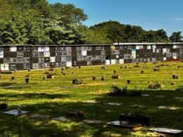 Cinco corpos esperam sepultamento em câmaras frias em Foz