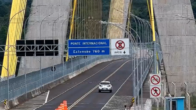 Brasileiros que moram no Paraguai ficam sem o documento da Ponte da Integração