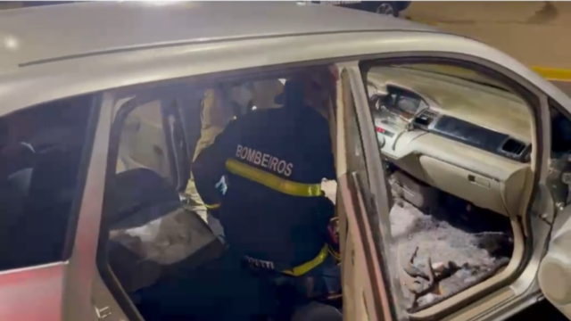 Bombeiros são acionados para abrir fundo falso com 124,7 kg de maconha na Ponte da Amizade