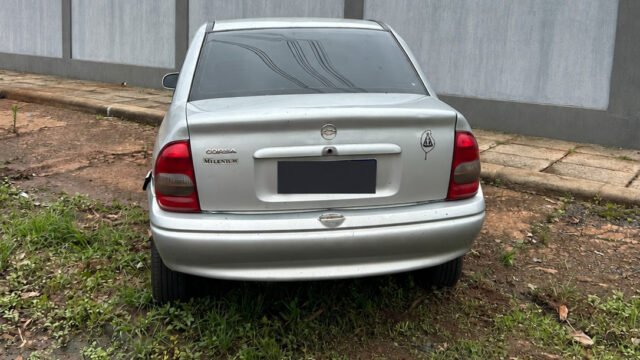 Carro abandonado no Parque Presidente tinha alerta de furto e foi recuperado pela PM