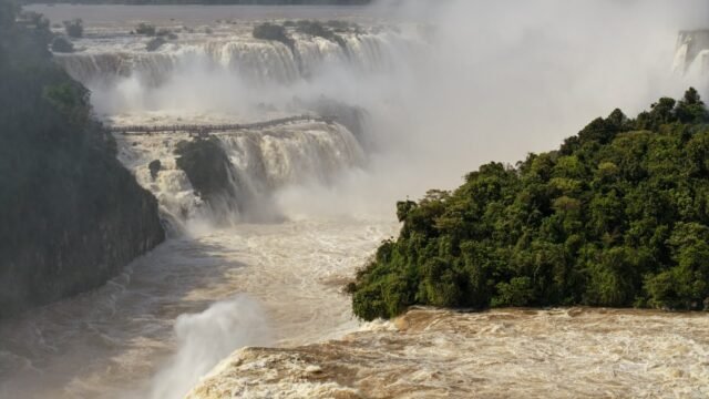 Passarela das Cataratas é interditada, mas a Trilha segue aberta neste domingo
