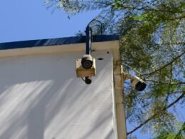 Prefeitura quer usar dinheiro da iluminação pública para instalar câmeras em escolas