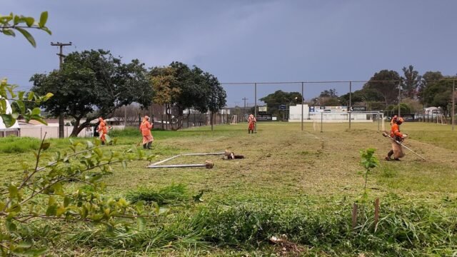 Mutirão de limpeza leva 39 caçambas a 12 bairros da Região Norte de Foz, até 16 de outubro