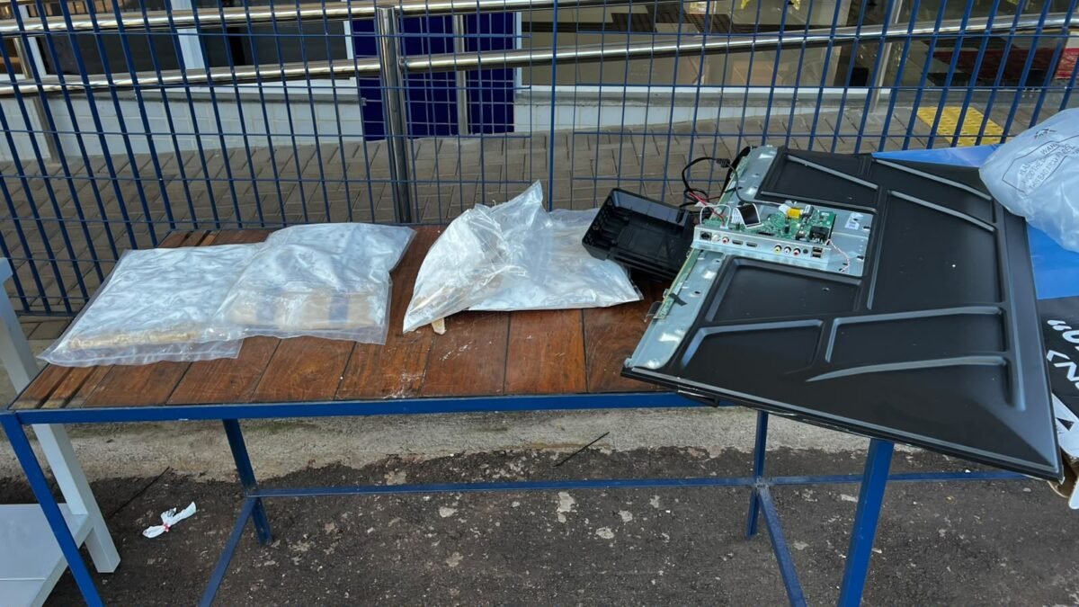 Dentro de televisores comprados no Paraguai, 8,4 kg de haxixe e ecstasy em ônibus para São Paulo