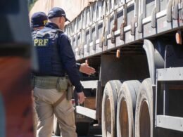 PRF acha irregularidade em mais da metade dos caminhões fiscalizados no Paraná