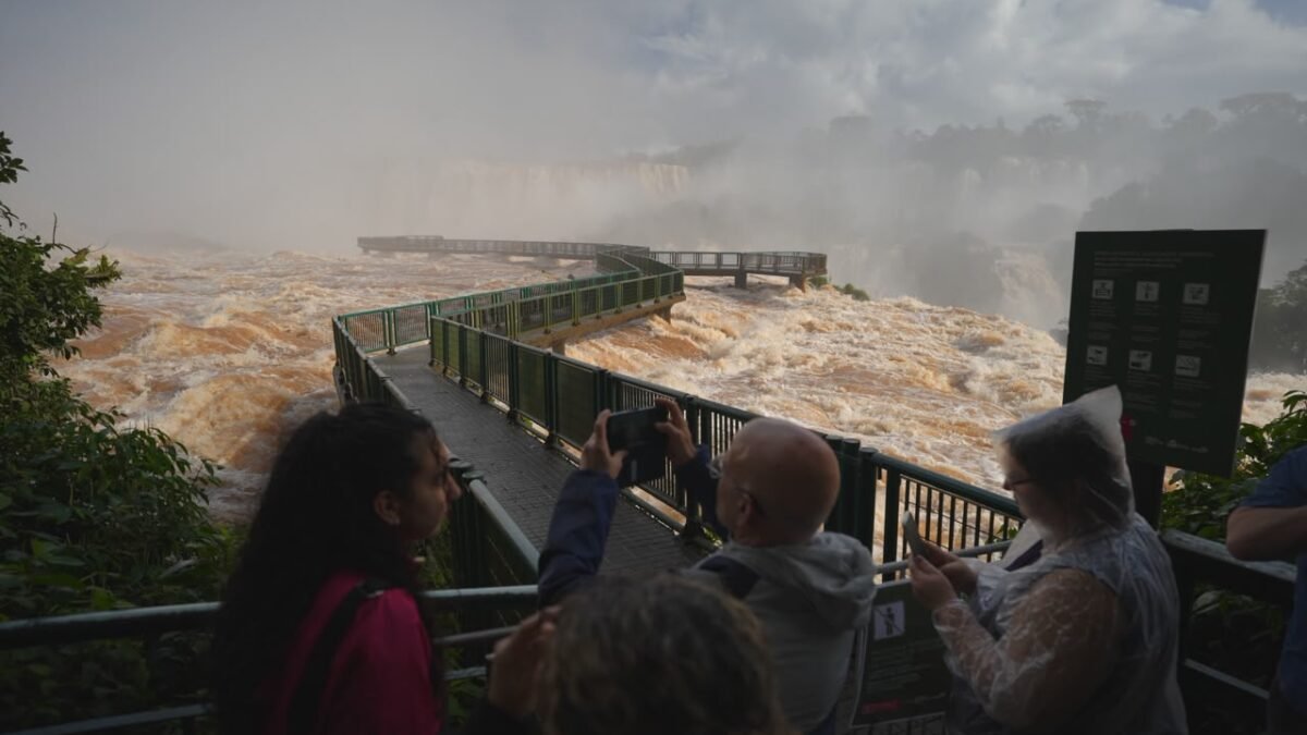 Parque Nacional fecha mais dois atrativos, mas Trilha das Cataratas segue aberta