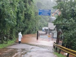 Rios sobem rápido e moradores de áreas ribeirinhas de Foz são orientados a sair