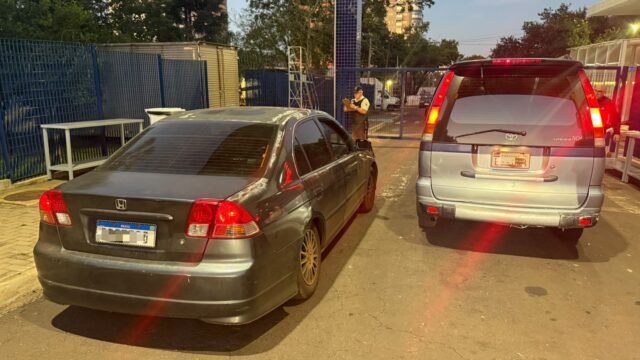 Fiscalização apreende vinho argentino em dois carros e eletrônicos em um estacionamento