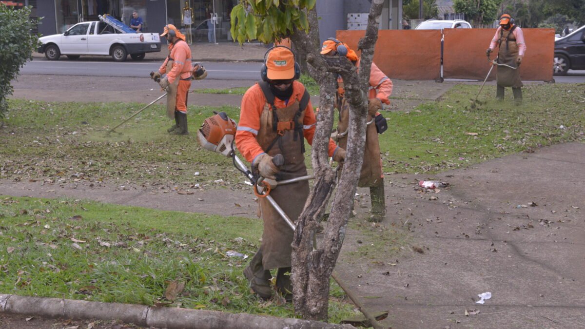 Mutirões de zeladoria recolheram quase 3 mil toneladas de entulho em Foz em seis meses