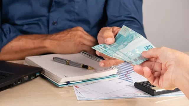 Prefeitura diz que qualquer banco pode se credenciar para emprestar a servidores de Foz
